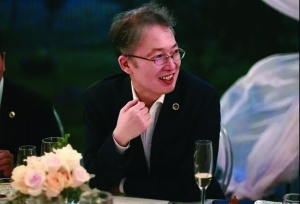 根据中国海关数据,2013-2017年,中国进口葡萄酒总量由3.77亿升增长到7.46亿升,五年翻了一番。值得注意的是,2017年进口葡萄酒总额达27.89亿美元,以17.95%的增幅首超进口量增幅。