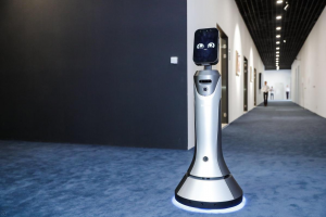 猎豹移动零售机器人亮相北京金博会