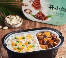 高端泡面之后,统一推出了 28 元的自热方便盒饭