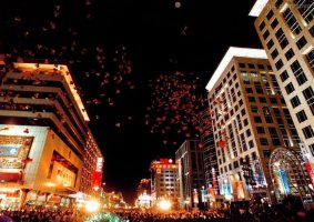 野蛮人盯上百货了