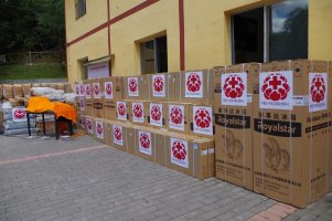 55海淘:驰援武汉 首批近10万只口罩整装待发