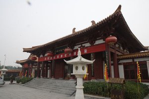 白马寺药店承诺放假期间24小时营业