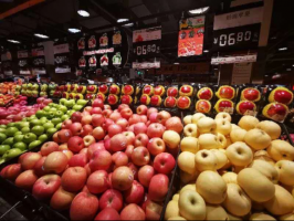 从两组陈列对比看超市如何确定蔬果陈列风格