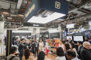 NRF 2025��̫����չ������չʾ����CEO CLUB��Ļ����������ҵδ����̬