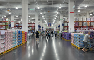 休闲食品抢占山姆货架,洽洽去年卖了2亿