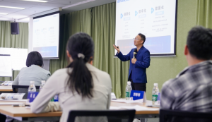 ������������Ԫ����Ա������ѧӪ10��24��