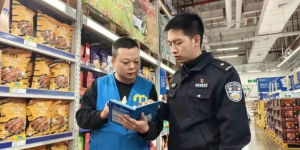 ����һ����Ա��ƾ�����񾯾������������ض�����թƭ��ΪȺ������18.8��Ԫ