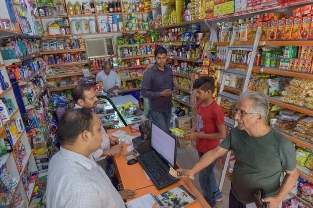 印度首富大战亚马逊沃尔玛:做电商争小卖店支持