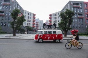 据说,会移动的超市承包了京城街头