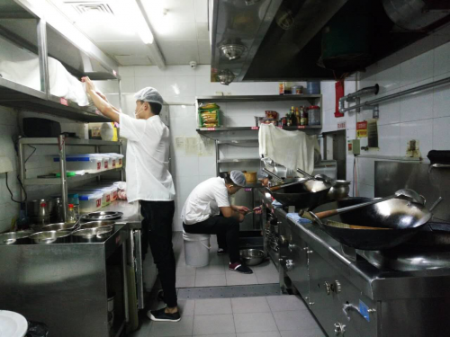 从“闲人免入”到“阳光餐饮” 饭店后厨公开有多难?