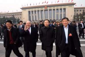 鲁冠球走了!他何以成为中国民营企业界的“不倒翁”?