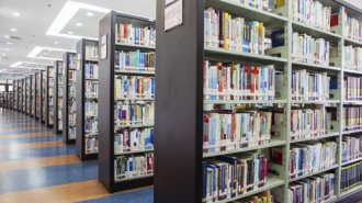 纸质图书销售不断回暖 零售市场总规模持续增长