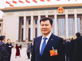人大代表苏宁张近东凭什么16年屹立舞台正中央?