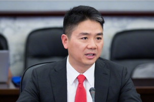 刘强东湘潭认亲后与王填等大佬聚餐 合唱《步步高》
