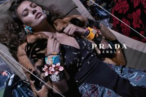 三年连跌后Prada业绩首度回暖