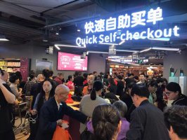 罗森展示2025年无人结算便利店