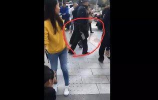 宁波华润万家一员工被砍!