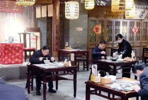 非常时期,江苏领导带头“吃喝” 传递什么信号?