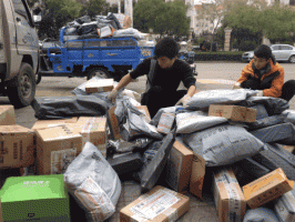 全国快递揽投量双双破10亿件