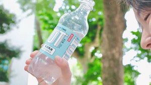 败了四次还要做,农夫山泉为什么揪着碳酸饮料不放?