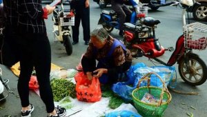互联网巨头的社区团购毁灭小商贩?廉价悲悯是智力偷懒