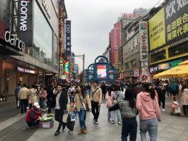 年味浓销售旺 春节餐饮零售超8000亿元