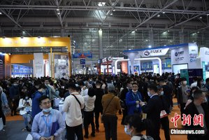首届中国跨境电商交易会闭幕 意向成交金额逾35亿美元