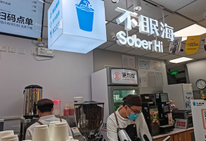 便利蜂来跟精品咖啡店抢生意了