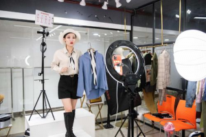 ������ֱ��Ӫ�������취�����У���ʵʩ����ȷ��Ϊ����