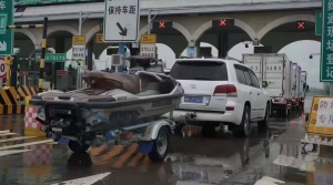 胖东来救援,于东来亲自上前线