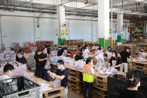 疫情突发社区封闭管理,华冠紧急调配2万份物资