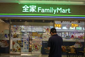 全家承认违规售卖超期烤肠
