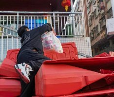 深圳抗疫纪实:封控区内19名优鲜小哥的保供接力赛